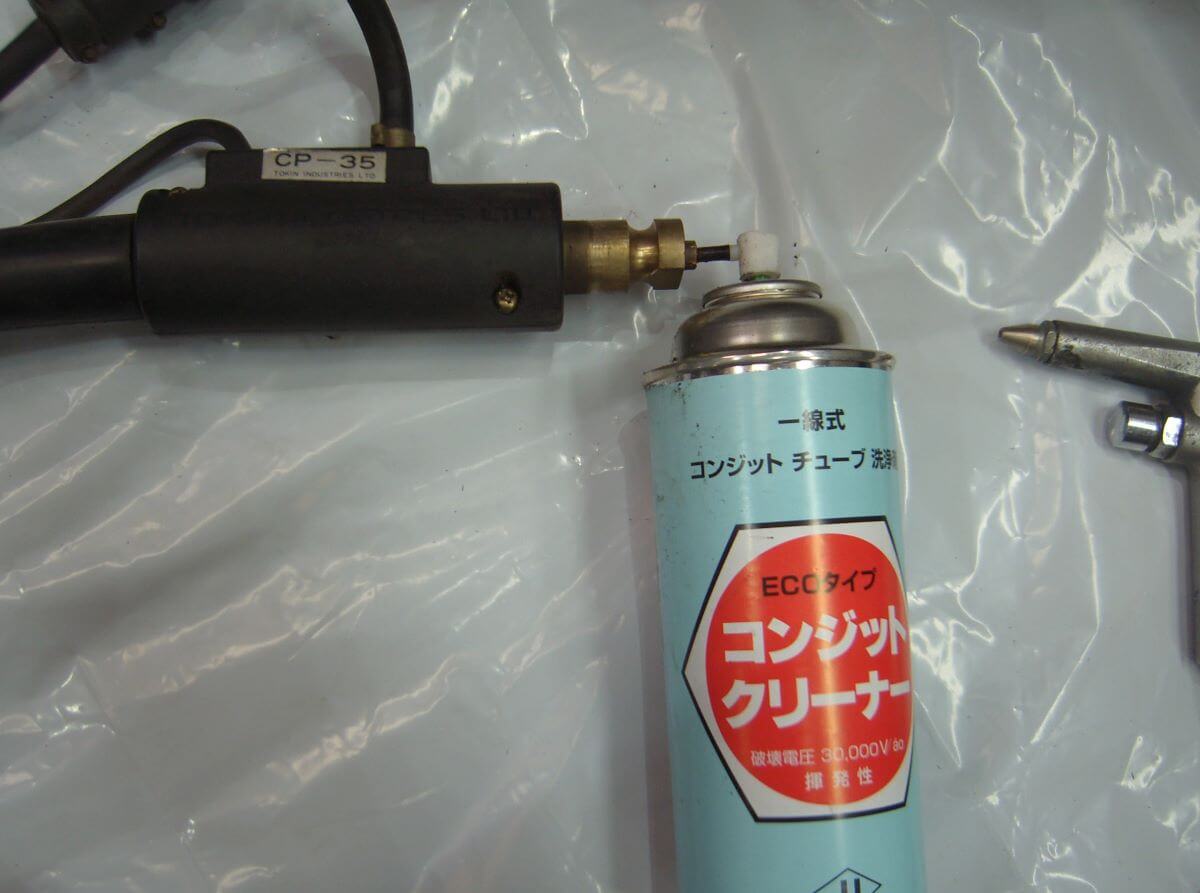 コンジットクリーナーを差し込み噴射